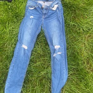 Harper ripped blue jeans. Size 28